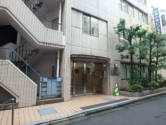 お茶の水ビジネスビルエントランス①