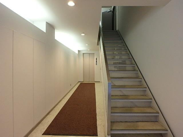 信交会ビルホール①
