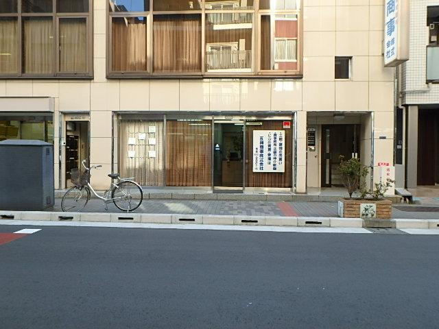互興ビルエントランス①