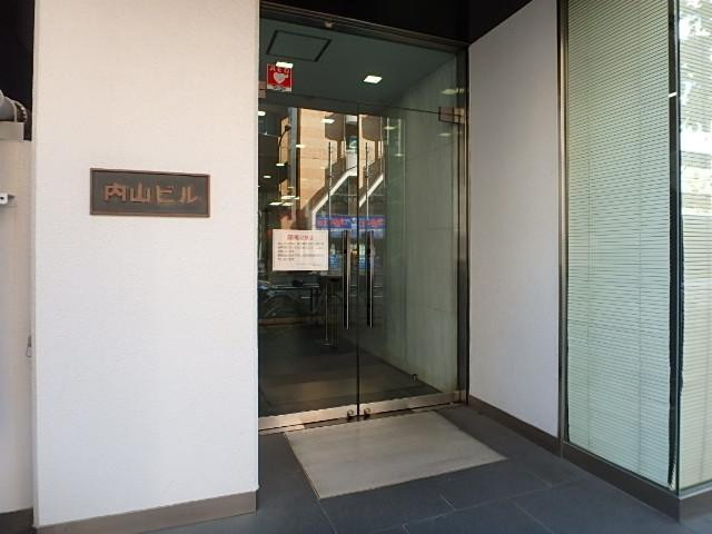 内山ビルエントランス①