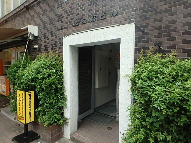 東西館ビルエントランス②