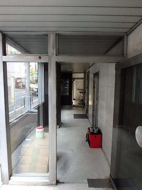 八千代ビルエントランス①