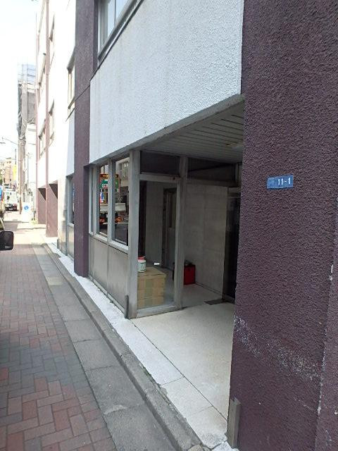 八千代ビルエントランス②