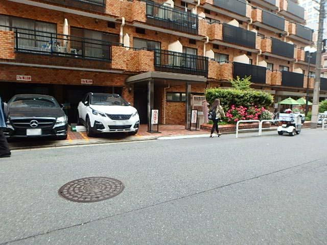 ライオンズマンション平河町エントランス①