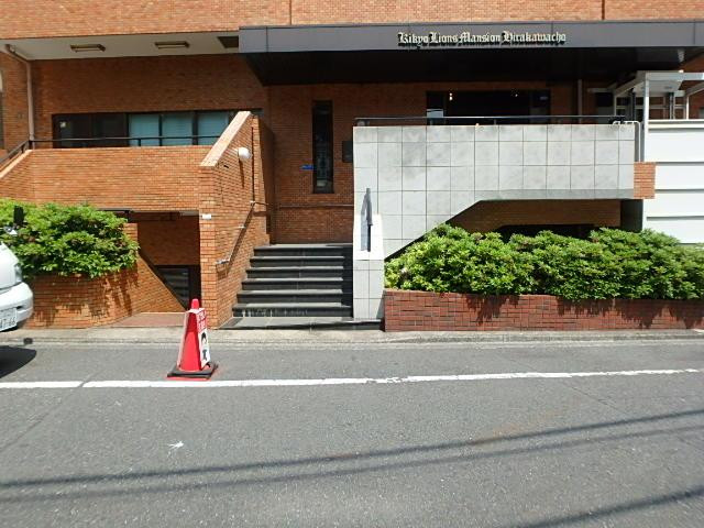 桔梗ライオンズマンション平河町エントランス②
