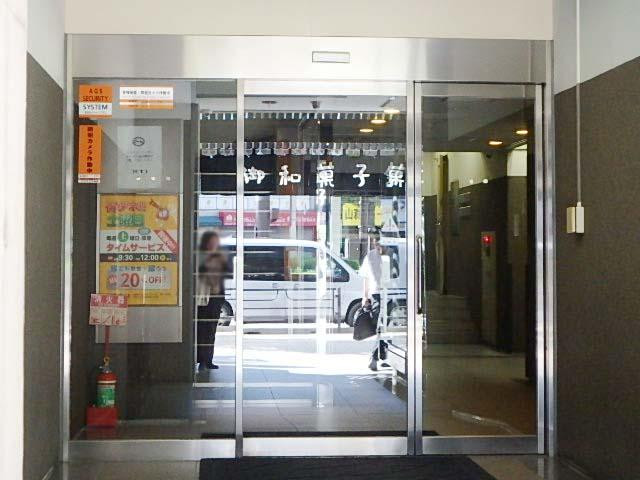 うさぎやビルエントランス②