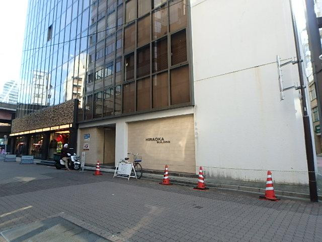 平岡ビルエントランス①