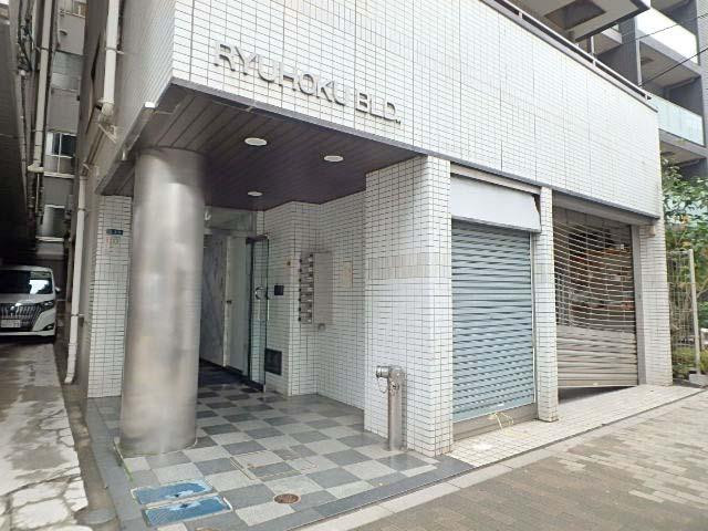 柳北（リュウホク）ビルエントランス①