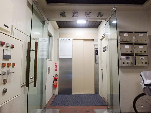 遠藤ビルエントランス②