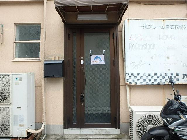 藤巻方ビルエントランス②