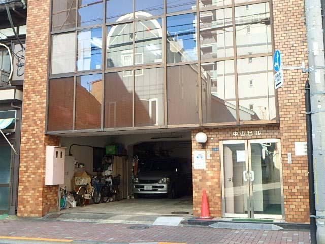 中山ビルエントランス①