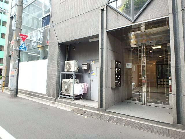 ＧＯＳＨＯ　春日通りビルエントランス①