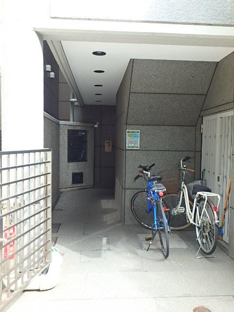 岡安ビルエントランス②