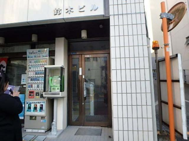 鈴木ビルエントランス②