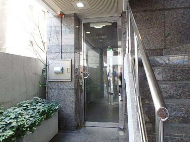 桂昇東上野ビルエントランス②