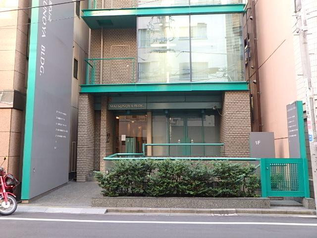 まつの屋ビルエントランス①