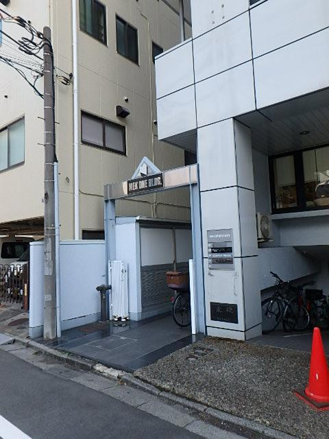 メックワンビルエントランス①