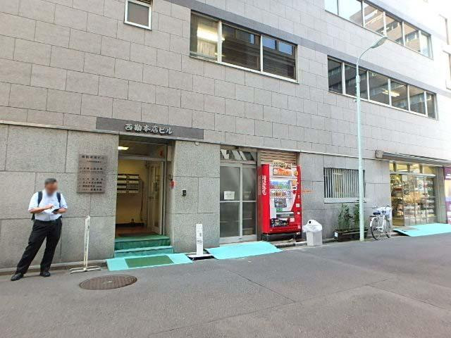 西勘本店ビルエントランス①