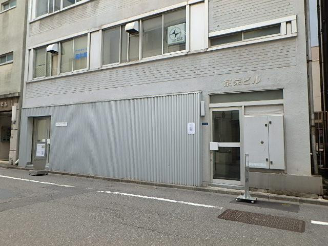 京栄ビルエントランス①