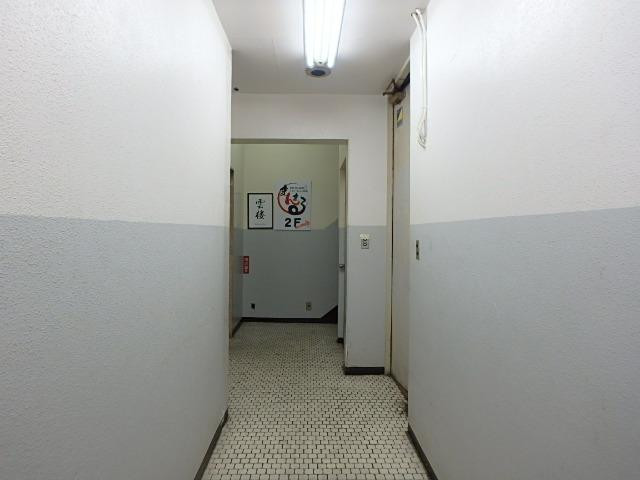 イーストビルホール①