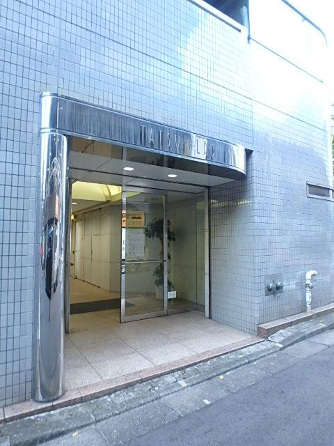 辰ビルエントランス①