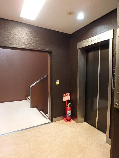 銀座サニービルホール②