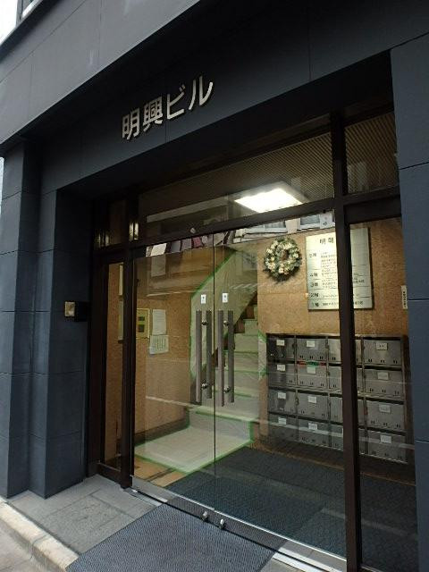明興ビルエントランス③