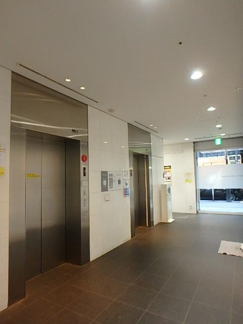 銀座並木通りビルホール②