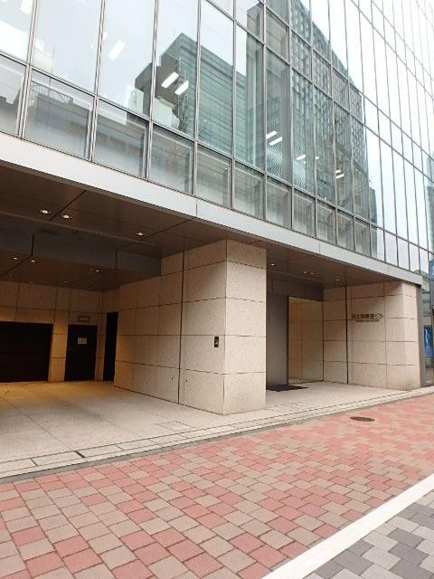 日土地銀座ビルエントランス①