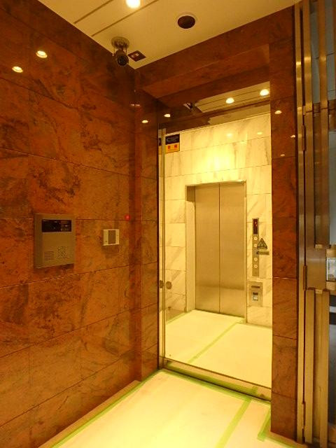 銀座１６１６ビルエントランス③