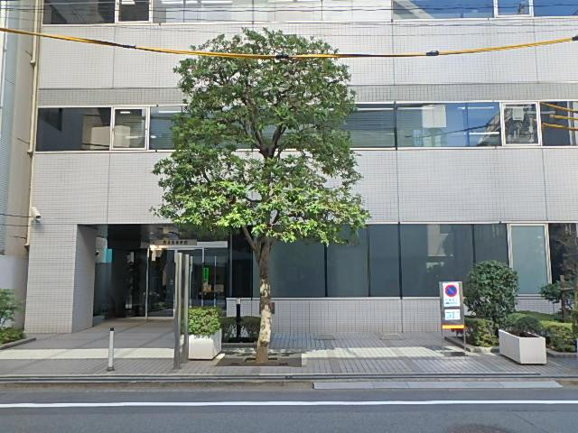 馬事畜産会館エントランス①