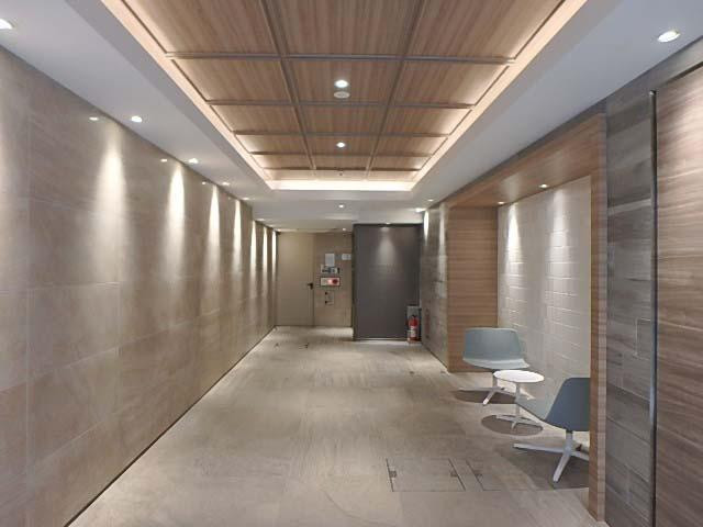 ＋ＳＨＩＦＴ　ＧＩＮＺＡ　ＥＡＳＴホール①