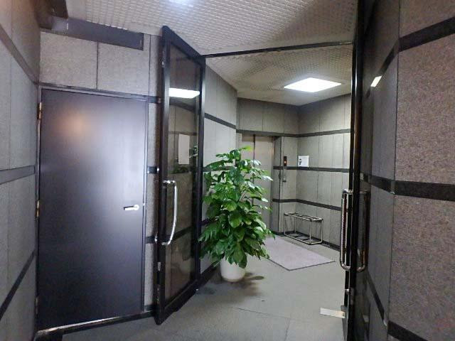 山一織物ビルエントランス③