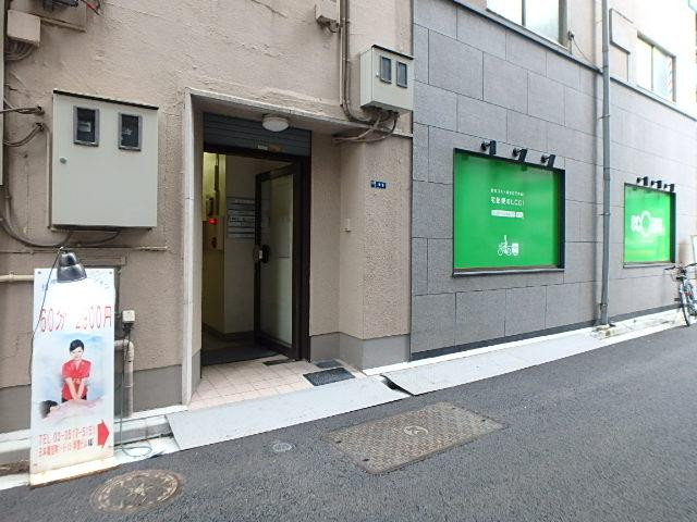 魚鉄ビルエントランス①