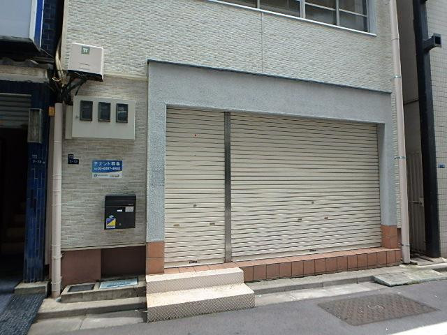 三石ビルエントランス①