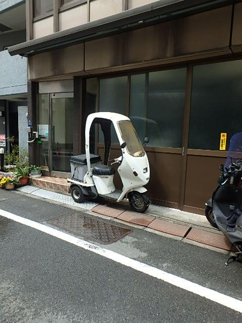 小谷泰昌堂ビルエントランス①