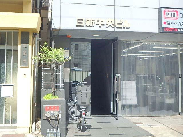 日新中央ビルエントランス②