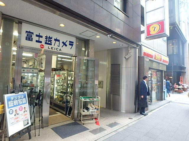 室一ビルエントランス①