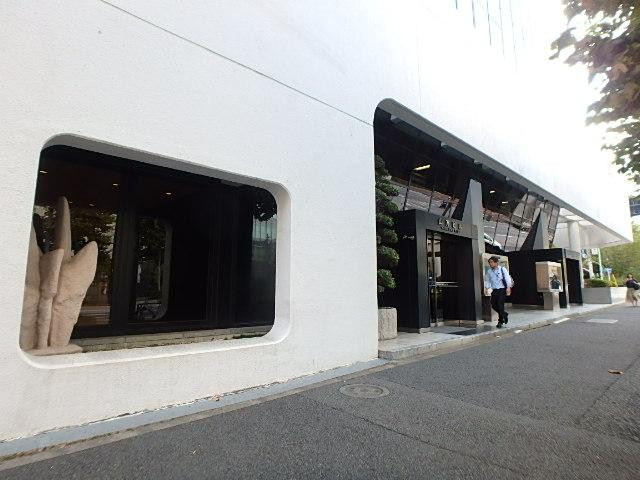 山万ビルエントランス①