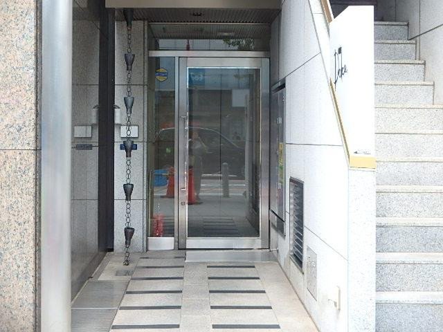 三原堂本店ビルエントランス②