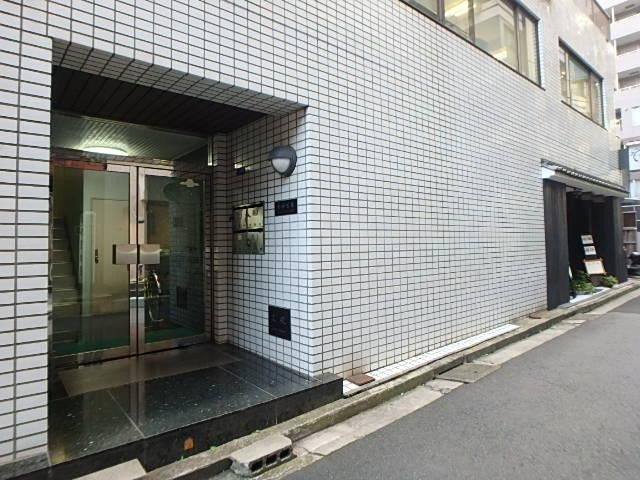 秀和ビルエントランス①