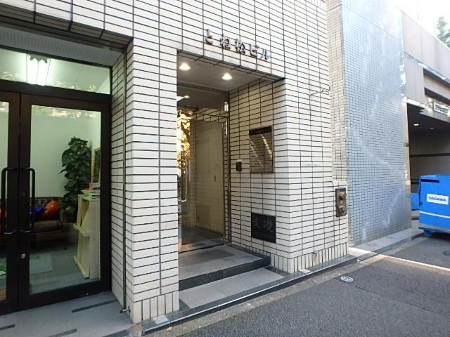 とね松ビルエントランス①