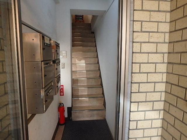 朝日別館ビルエントランス②