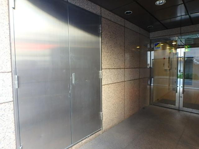 讃金ビルエントランス②