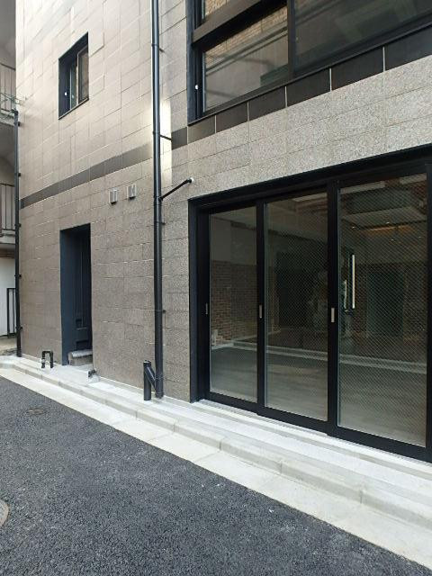 小暮商店ビルエントランス②