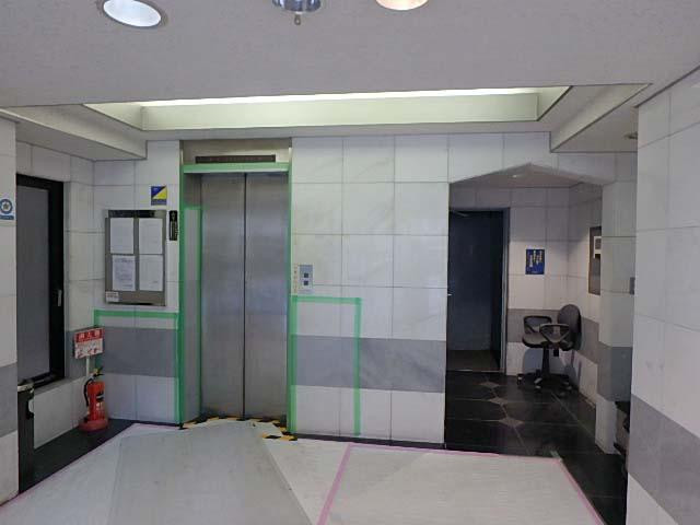 ＩＸＯＳビルホール①
