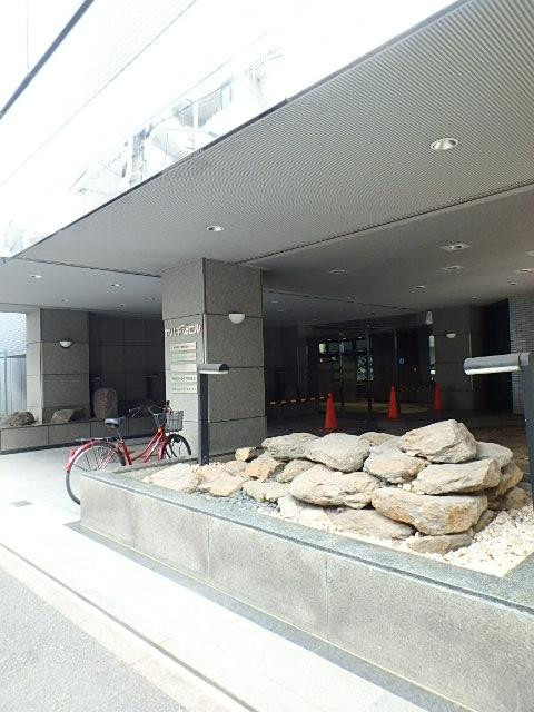 ヤハギ湊ビルエントランス①