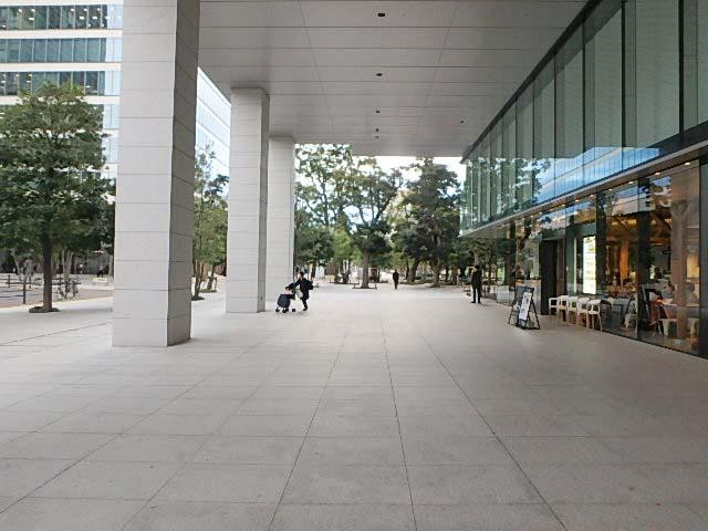 ホール①