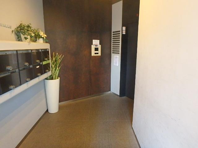 ＦＬＯＯＲ　ＡＮＤ　ＷＡＬＬＳ中野坂上ホール①