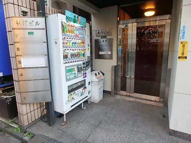 吾作ビルエントランス③